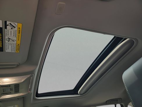 Used 2023 Toyota RAV4 XLE Premium image 38