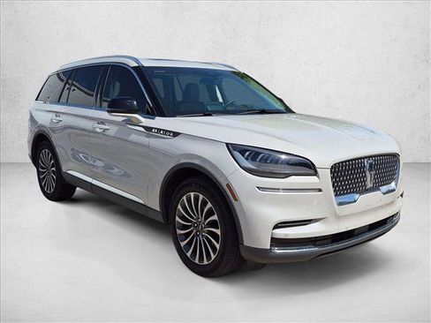 Used 2023 Lincoln Aviator 2WD w/ Premium Package image 3