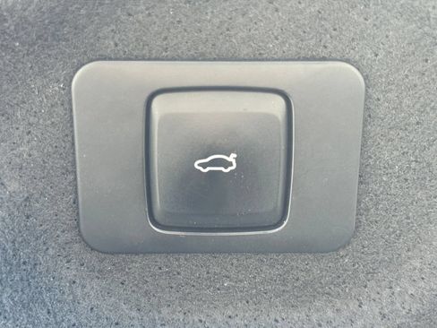 Used 2019 Lincoln MKZ Reserve FWD image 26