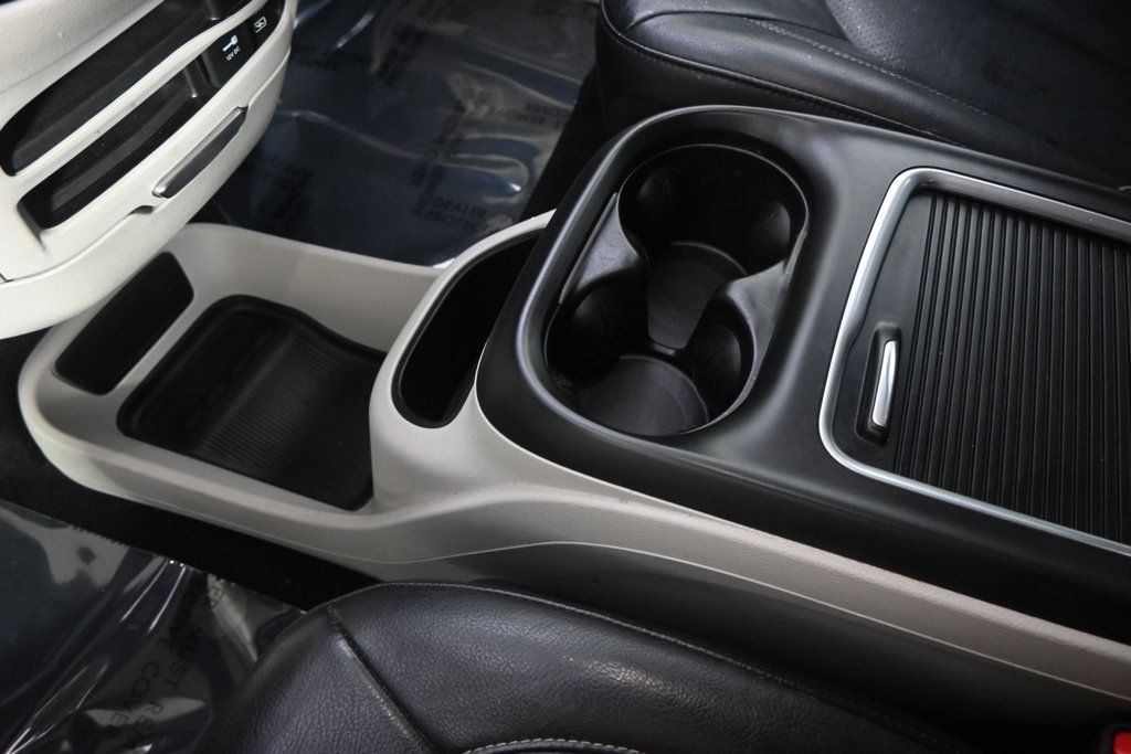 Used 2022 Chrysler Pacifica Touring-L FWD image 32