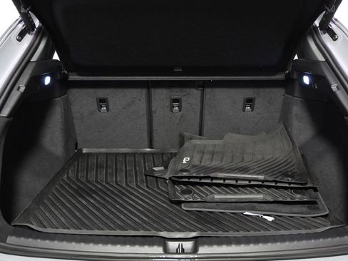 Used 2022 Audi Q4 e-tron Prestige image 19