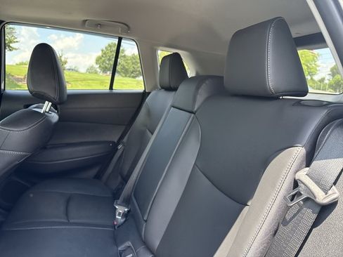 Used 2025 Toyota Corolla Cross XLE w/ Convenience Package FWD image 20
