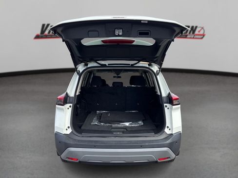 Used 2023 Nissan Rogue S image 11