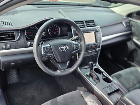 Used 2017 Toyota Camry XSE image 19