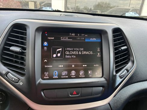 Used 2014 Jeep Cherokee Latitude w/ Cold Weather Group FWD image 11