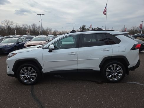 Used 2023 Toyota RAV4 XLE Premium image 6