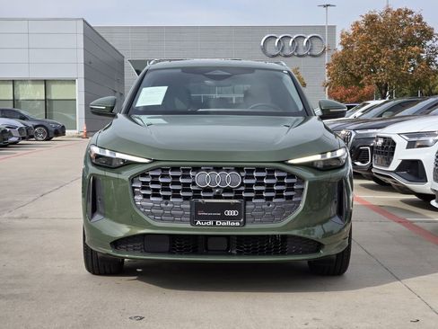 Certified 2025 Audi Q5 Prestige image 3