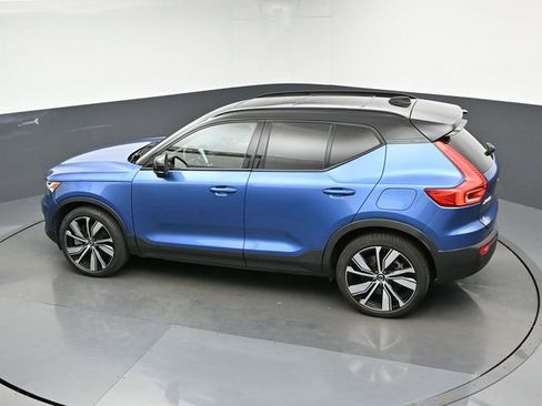 Used 2021 Volvo XC40 P8 Recharge w/ Advanced Package image 44