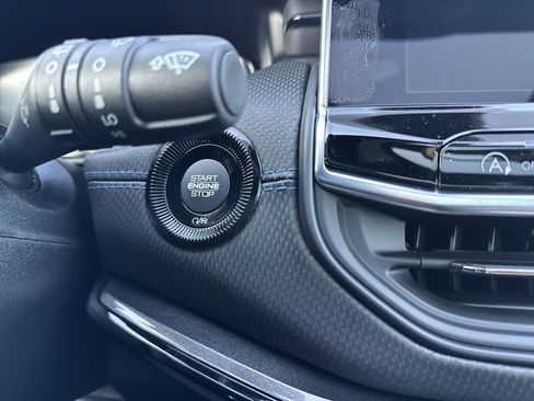 New 2026 Jeep Compass Limited w/ Sun, Sound & Navigation Group image 18