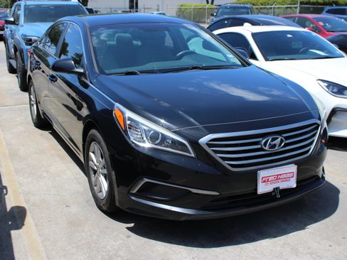 Used 2016 Hyundai Sonata SE FWD image 2