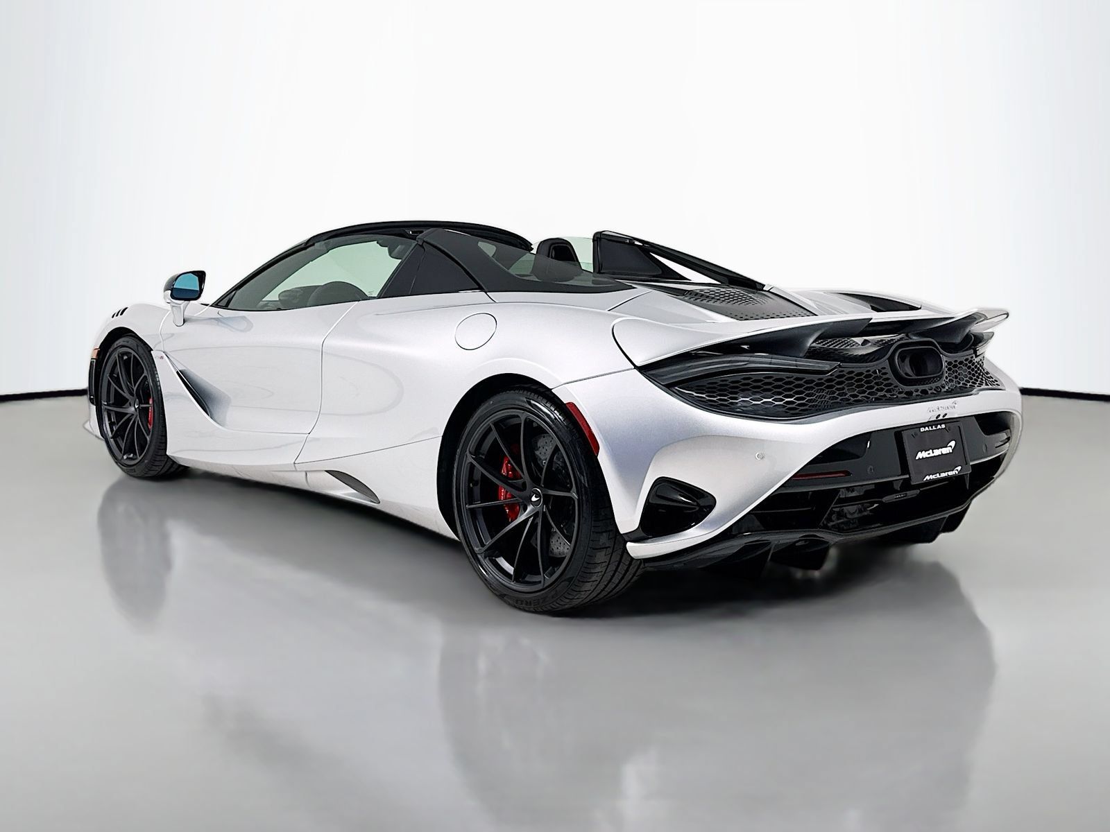 Used 2026 McLaren 750S Spider RWD image 5