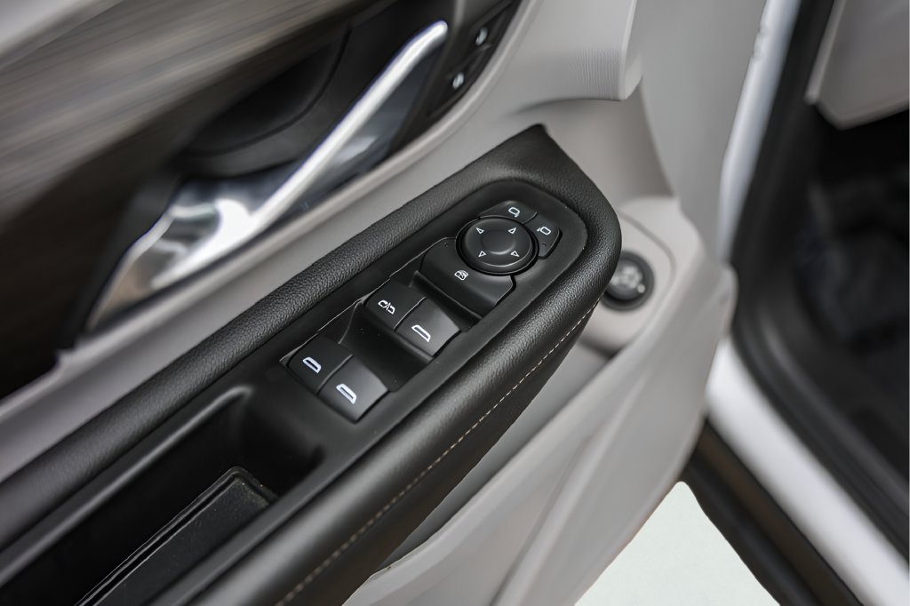 Used 2022 GMC Terrain SLE w/ Driver Convenience Package FWD image 25