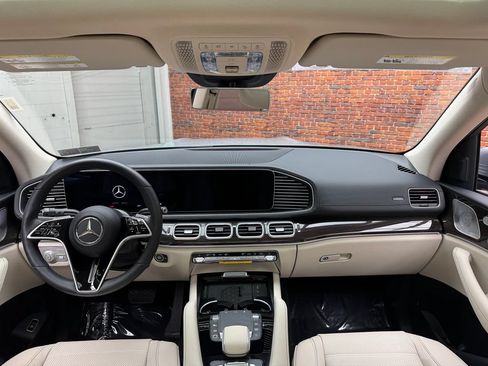 Used 2026 Mercedes-Benz GLS 450 4MATIC image 12