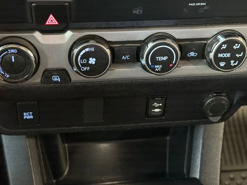 Used 2019 Toyota Tacoma SR w/ SR Convenience Package image 21