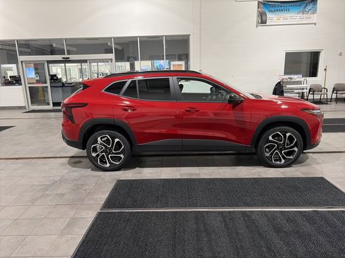 New 2026 Chevrolet Trax RS w/ Sunroof Package image 2