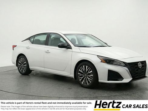 Used 2025 Nissan Altima 2.5 SV image 1