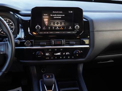 Used 2024 Nissan Pathfinder SV image 17