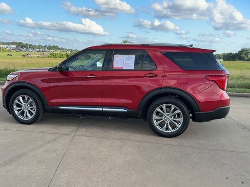 Used 2024 Ford Explorer Limited image 5