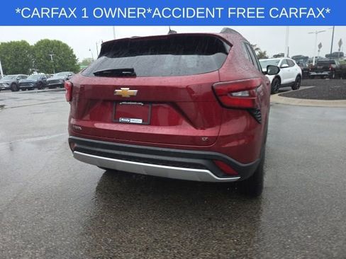 Used 2025 Chevrolet Trax LT w/ LT Convenience Package FWD image 17