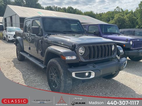 Used 2024 Jeep Gladiator Sport AWD/4WD image 1