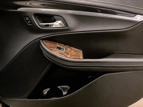 Used 2015 Chevrolet Impala LT image 24