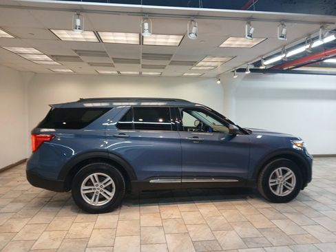 Used 2021 Ford Explorer XLT w/ Equipment Group 202A image 2
