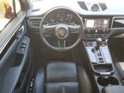 Used 2022 Porsche Macan image 38