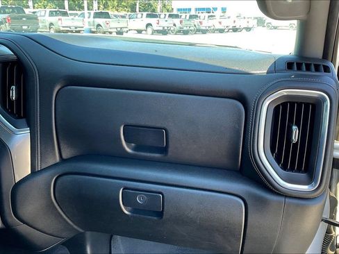 Used 2021 Chevrolet Silverado 1500 LT AWD/4WD image 17