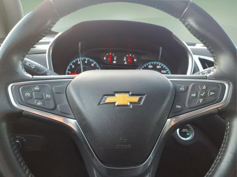 Used 2018 Chevrolet Equinox LT FWD image 25