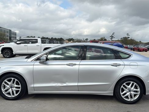 Used 2013 Ford Fusion SE image 2