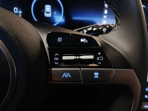 New 2025 Hyundai Elantra Limited FWD image 17