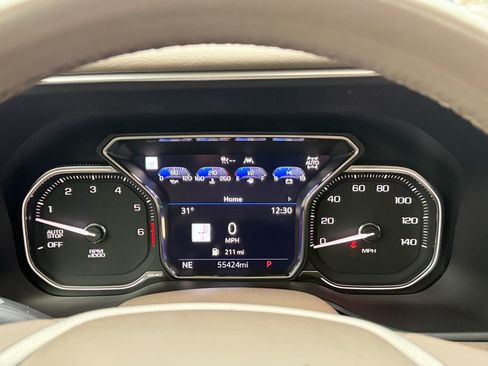 Used 2021 GMC Yukon XL Denali w/ Denali Premium Package image 31