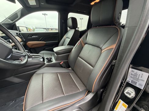 Used 2023 GMC Canyon AT4 w/ AT4 Premium Package AWD/4WD image 16