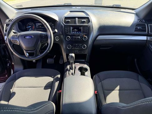 Used 2019 Ford Explorer XLT image 2