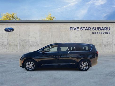 Used 2024 Chrysler Voyager LX image 5