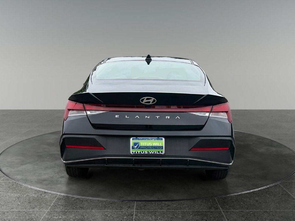 Used 2024 Hyundai Elantra SEL FWD image 9