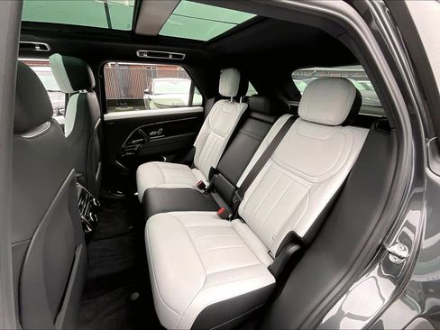 Used 2025 Land Rover Range Rover Sport Dynamic SE image 29