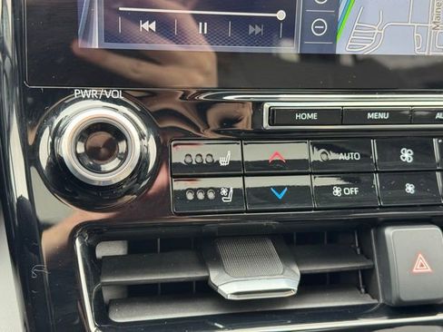 Used 2021 Toyota Highlander Limited image 15