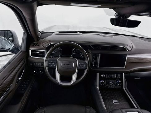 Used 2021 GMC Yukon XL Denali w/ Denali Premium Package AWD/4WD image 24