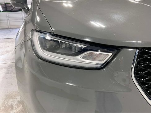 Used 2022 Chrysler Pacifica Touring-L FWD image 37