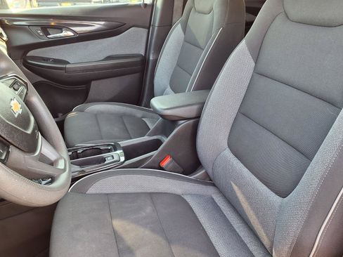 Used 2025 Chevrolet TrailBlazer LT FWD image 3