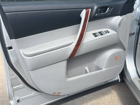 Used 2012 Toyota Highlander Limited FWD image 12
