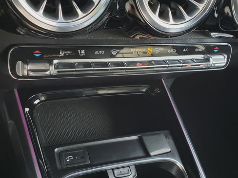 Used 2023 Mercedes-Benz GLB 250 4MATIC image 24