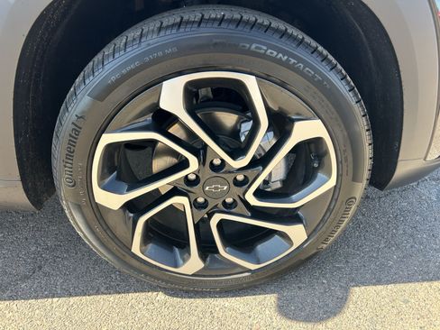 Certified 2024 Chevrolet Trax RS w/ Driver Confidence Package FWD image 9