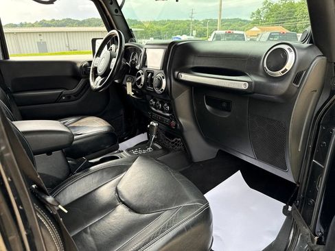 Used 2014 Jeep Wrangler Unlimited Rubicon w/ Connectivity Group AWD/4WD image 35