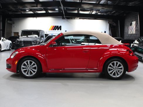 Used 2014 Volkswagen Beetle TDI FWD image 4
