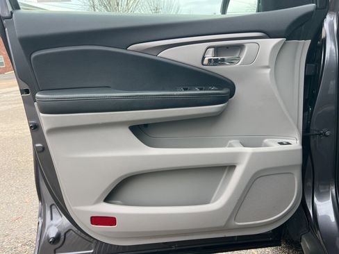 Used 2019 Honda Ridgeline RTL image 10