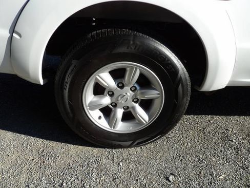 Used 2004 Nissan Frontier XE w/ (VTP) Value Truck Pkg RWD image 9