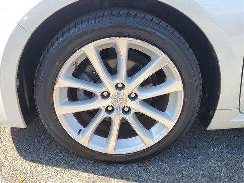 Used 2015 Toyota Avalon Limited image 10