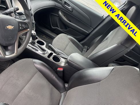 Used 2015 Chevrolet Malibu LT w/ Power Convenience Package image 9